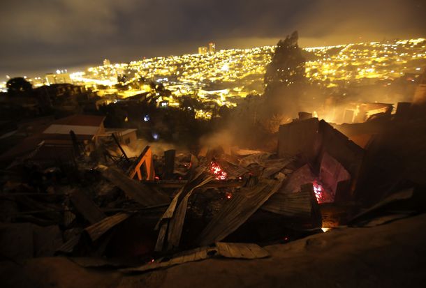 Catástrofe en Valparaíso: 11 muertos y 10 mil evacuados por el incendio forestal