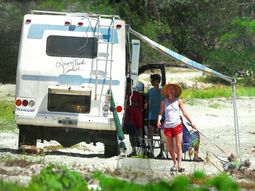 Las vacaciones hippies de la hija de un millonario argentino
