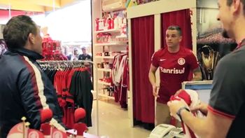 dalessandro sorprende a los hinchas del inter en brasil dalessandro sorprende a los hinchas del inter en brasil