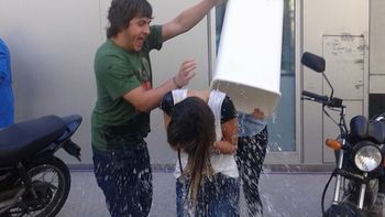 minutouno.com se sumo al #icebucketchallenge minutouno.com se sumo al #icebucketchallenge