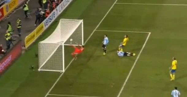 El arquero sueco y una tapada increíble a Lionel Messi