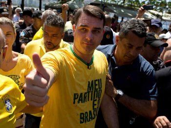 El hijo de Jair Bolsonaro le pidió a sus seguidores no agachar la cabeza