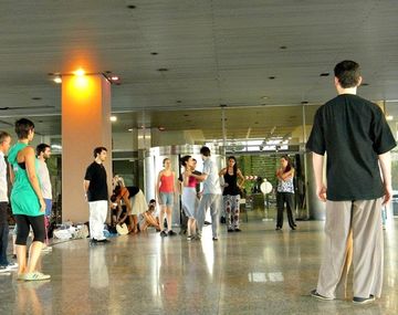 Increíble: en La Plata prohíben bailar tango porque se gasta el piso