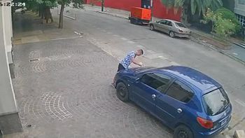 alerta por vandalismo banfield: buscan a un hombre que raya autos estacionados alerta por vandalismo banfield: buscan a un hombre que raya autos estacionados