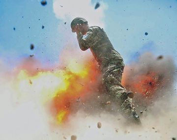 La soldado estaba encargada de registrar cómo salía la prueba