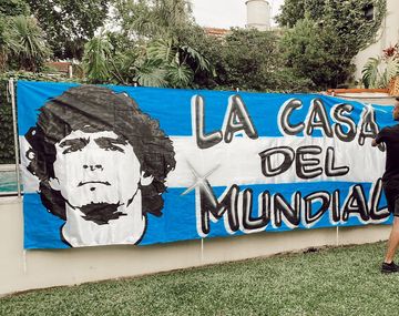 Amigos alquilaron una casa por un mes para ver juntos todo el Mundial