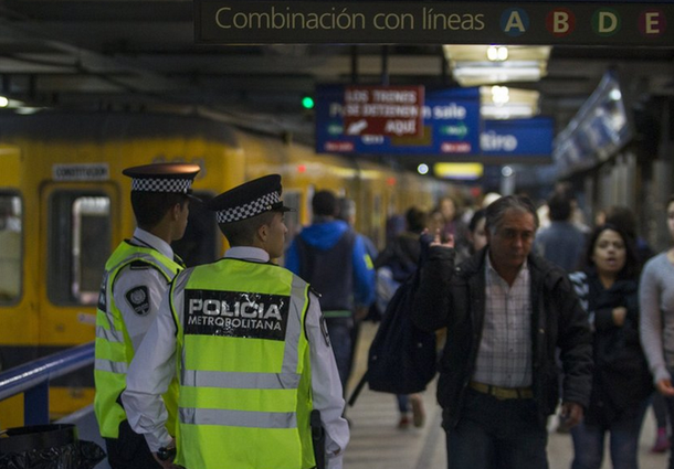 En pleno reclamo por seguridad, la Ciudad asegura que bajó el delito en el subte