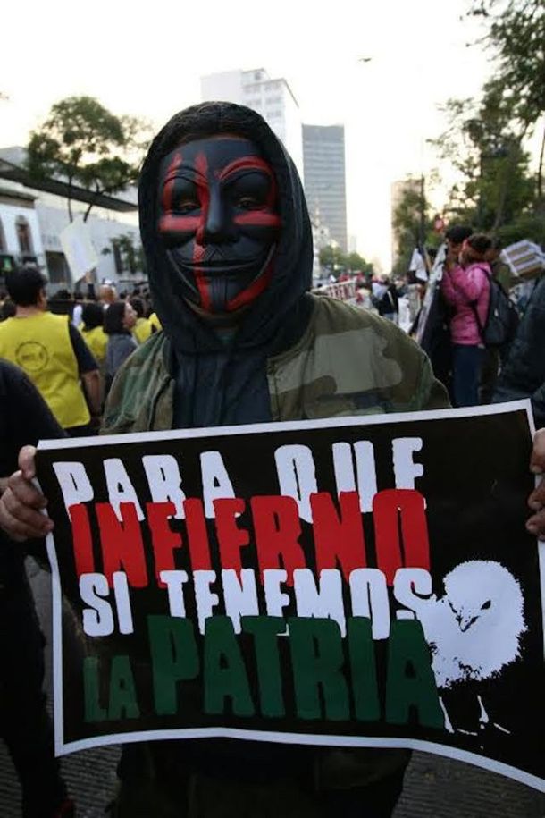 Marcha en México por los 43 estudiantes desaparecidos