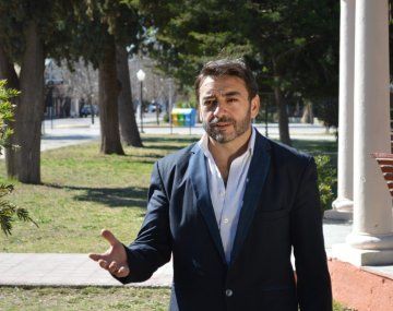 Dejen de sacar fotitos haciendo boludeces en horario de laburo: un intendente prohibió a municipales usar redes sociales