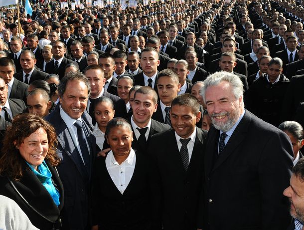 Scioli: Cuatro millones de vecinos tienen la posibilidad de tener la policía local