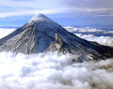 Hallaron muerto al andinista que había caído por una grieta del volcán Lanín