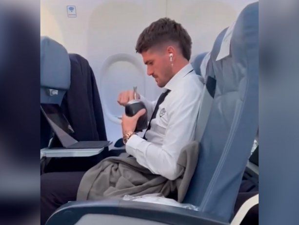 Luis Suárez se burló de la extraña manera que Rodrigo de Paul prepara el mate: Bate que bate