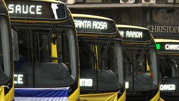 La venta de boletos de transporte suburbano cayó a la mitad en la última decada. La venta de boletos de transporte suburbano cayó a la mitad en la última decada.