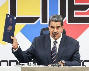 A pesar de la presión y sin mostrar las actas