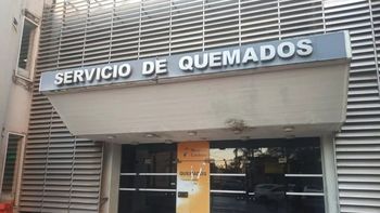 La explosión afectó el 60% de su cuerpo y obligó a su internación de urgencia en el Instituto del Quemado. La explosión afectó el 60% de su cuerpo y obligó a su internación de urgencia en el Instituto del Quemado.