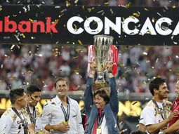 Almeyda celebrando la Concachampions