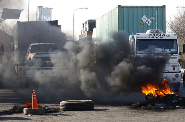 Camioneros amenaza con un paro en reclamo de un bono de fin de año
