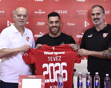 Carlos Tevez renovó con Independiente y será DT hasta 2026