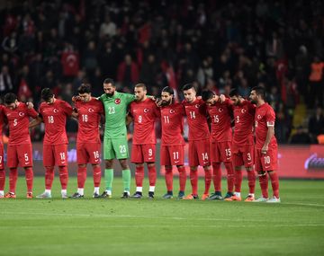 Polémico: silbaron durante un homenaje a las víctimas de los atentados en París