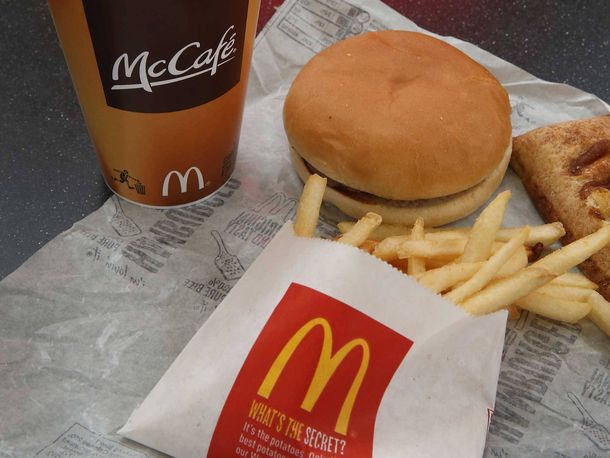 McDonalds dejará de ofrecer variedades de su menú
