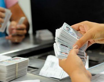 El Renaper entregará 350 DNI gratis por día a los damnificados tras el temporal en Bahía Blanca