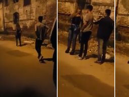 video: salvaje y cobarde agresion a una mujer en plena calle video: salvaje y cobarde agresion a una mujer en plena calle