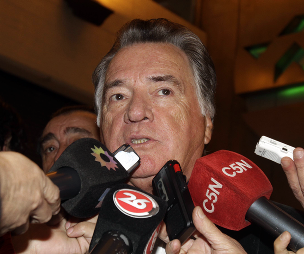 Barrionuevo irá al 8N y dividió a los caceroleros