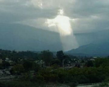 Creer o reventar: una figura de Jesús en el cielo conmovió a todos en Jujuy
