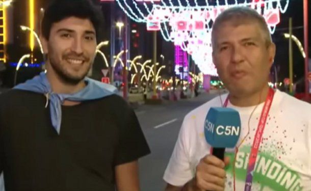 VIDEO: Un argentino ganó 850 dólares jugando al fútbol en las calles de Qatar
