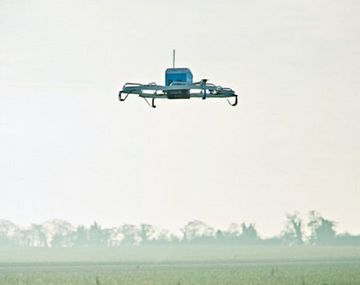 Amazon realizó la primera entrega con un drone