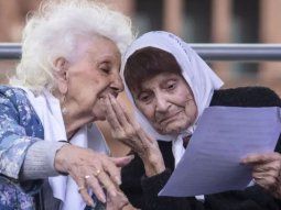 Estela de Carlotto despidió a Taty Almeida. Estela de Carlotto despidió a Taty Almeida.