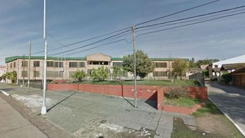 Un alumno de 14 años llevó un arma al colegio e hirió a un compañero accidentalmente. Un alumno de 14 años llevó un arma al colegio e hirió a un compañero accidentalmente.