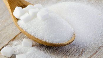 ANMAT prohibió una marca de azúcar tras encontrar piedras en una bolsa: cuál es