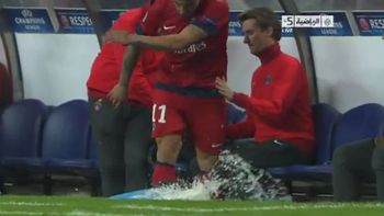 insolito: lavezzi entro, fue reemplazado a los 7 minutos y exploto insolito: lavezzi entro, fue reemplazado a los 7 minutos y exploto