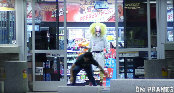 Una broma terrorífica: payasos asesinos tratan de perseguirte y matarte