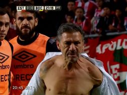 La locura del DT de Estudiantes tras un fallo del árbitro La locura del DT de Estudiantes tras un fallo del árbitro
