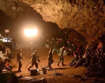 Arrancó el operativo para rescatar a los chicos atrapados en una cueva de Tailandia