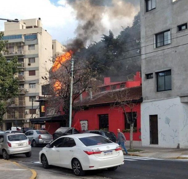 Se incendió la famosa parrilla Lo de Charly