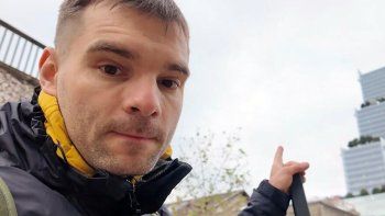 el posteo del hombre arana tras escalar un edificio en puerto madero el posteo del hombre arana tras escalar un edificio en puerto madero