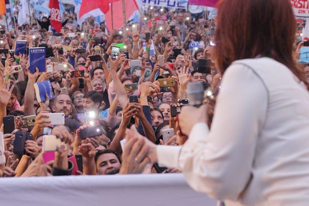 Cristina Kirchner presentó Sinceramente ante una multitud
