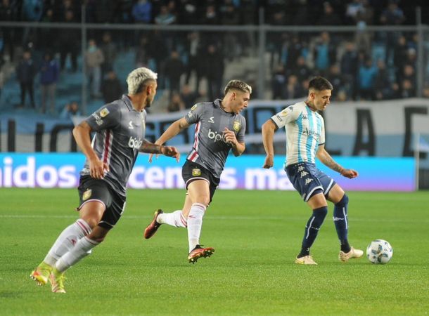 Racing se impuso 2-1 ante Estudiantes en Avellaneda