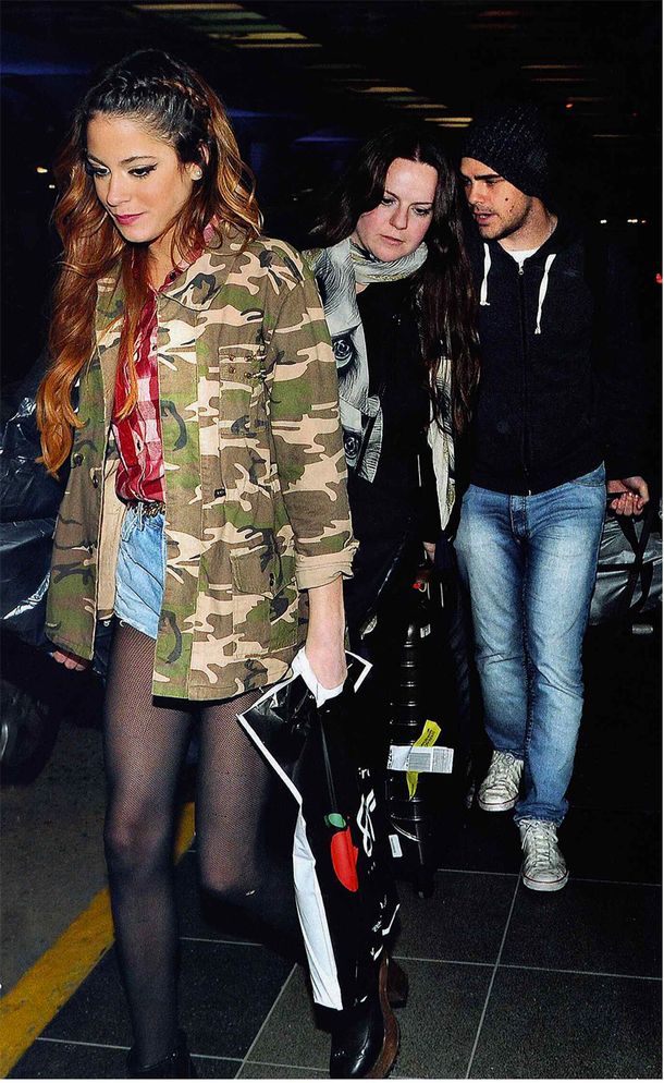 Peter Lanzani y Violetta disfrutan del romance en familia