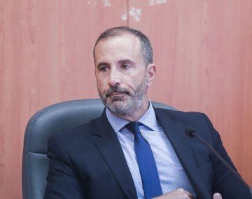 El juez que tiene que definir la prisión domiciliaria de Cristina Kirchner suspendió su licencia