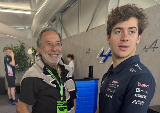 Guillermo Francella junto a Franco Colapinto en el GP de Canadá.