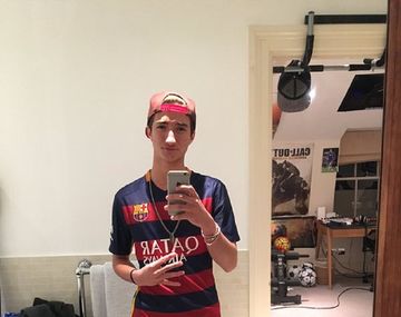 El hijo de Mourinho festejó la goleada del Barcelona en su cuenta de Twitter