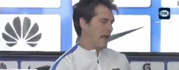 Guillermo se lesionó en una conferencia de prensa