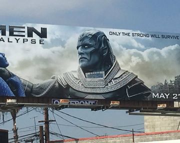 Polémico: la marquesina de una película promovía la violencia de género