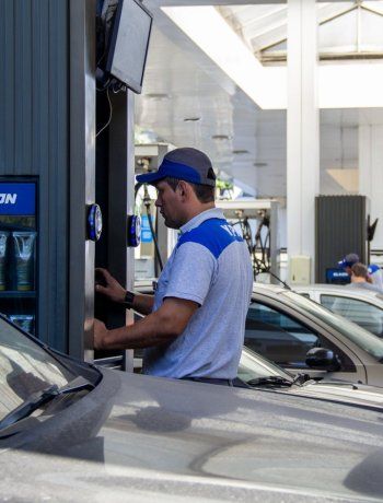 Es ley la posibilidad de pagar uno mismo con posnet en estaciones de servicio de la Provincia