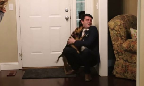 Mirá la reacción de este perrito por el regreso de su dueño