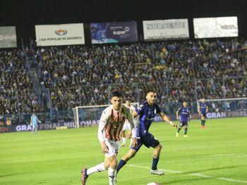 Atlético Tucumán empató sobre la hora ante Unión y dejó pasar su chance